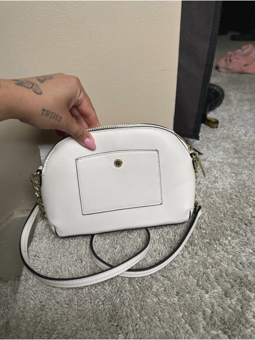 Steve Madden White Crossbody Bag with Gold Hardware - Picture 3 of 4